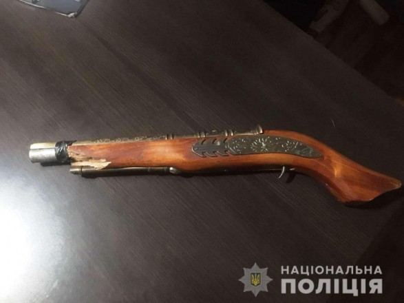 На Донеччині чоловік пограбував магазин за допомогою антикварної зброї